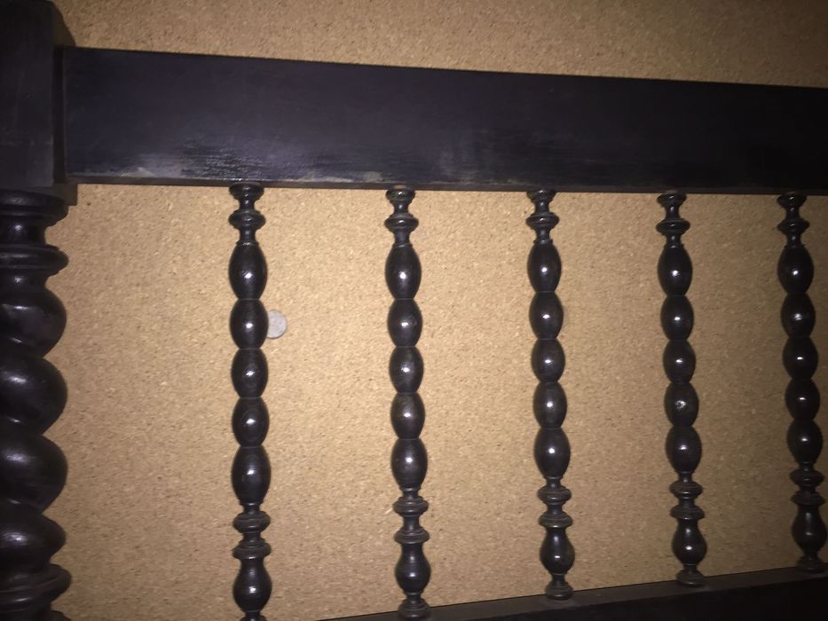 Cama de casal estilo clássico antigo