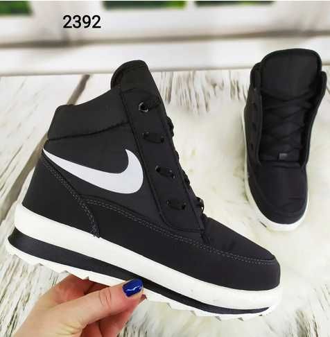 Теплі, легкі та зручні спортивні черевики-дутики