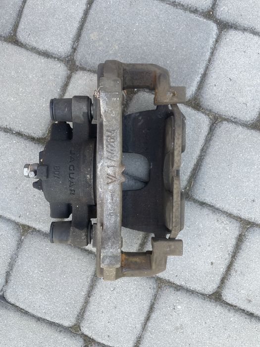 Jaguar xe xf f-type суппорт передній лівий