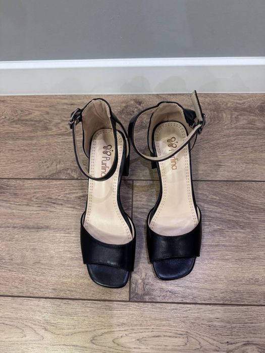 Босоніжки чорні жіночі