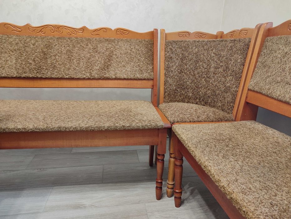 Продам кухонний кут 120 на 160 з натурального дерева