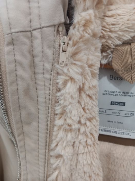 Casaco Bershka beje