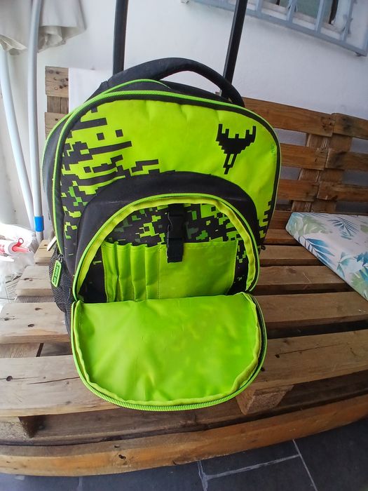 Mochila escolar menino