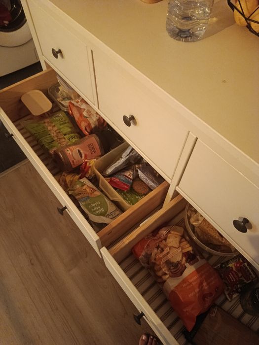 Cómoda HEMNES Ikea
