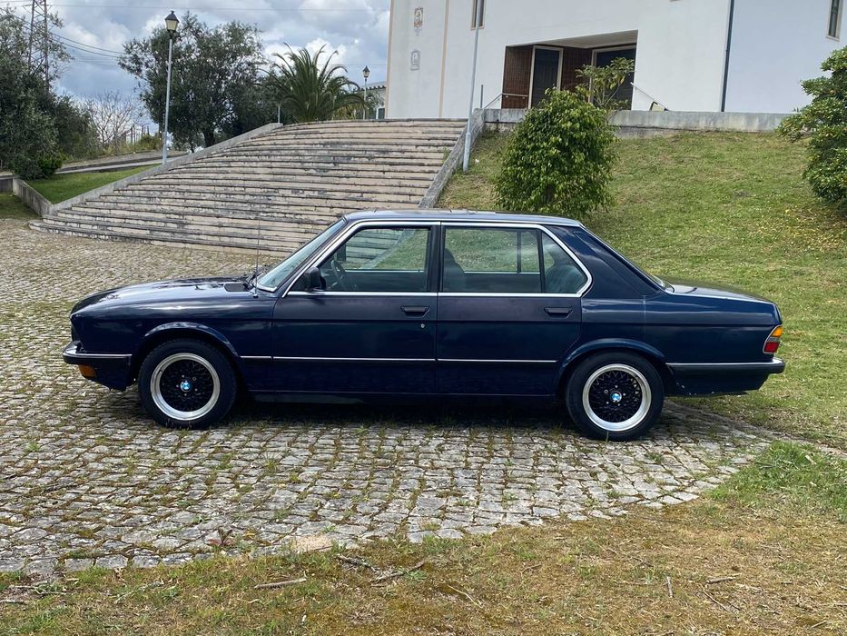 BMW E28 520i - 6 cilindros