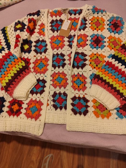 Casaco multicolorido em crochê novo