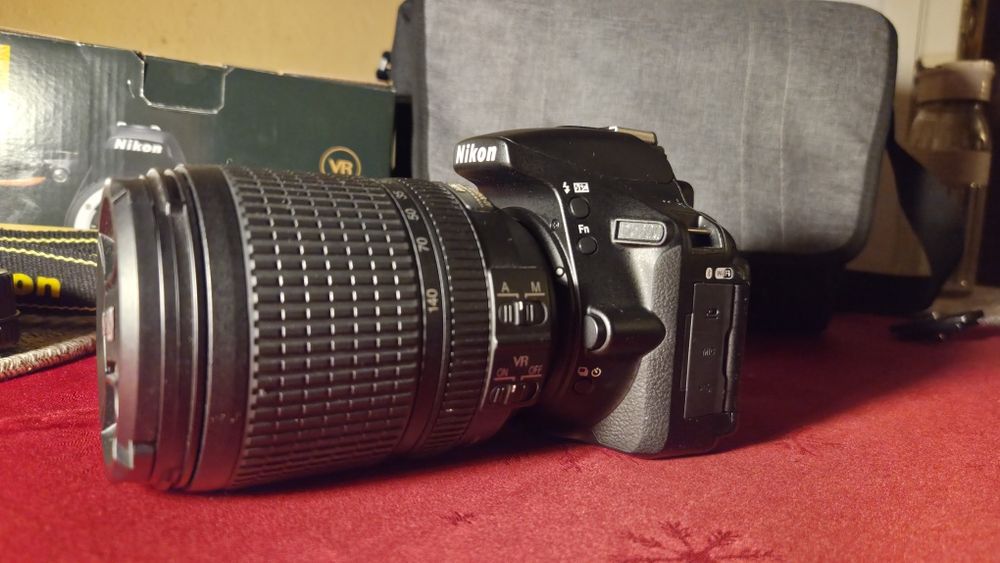 Nikon D5600 + AF-S Nikkor 18-140mm