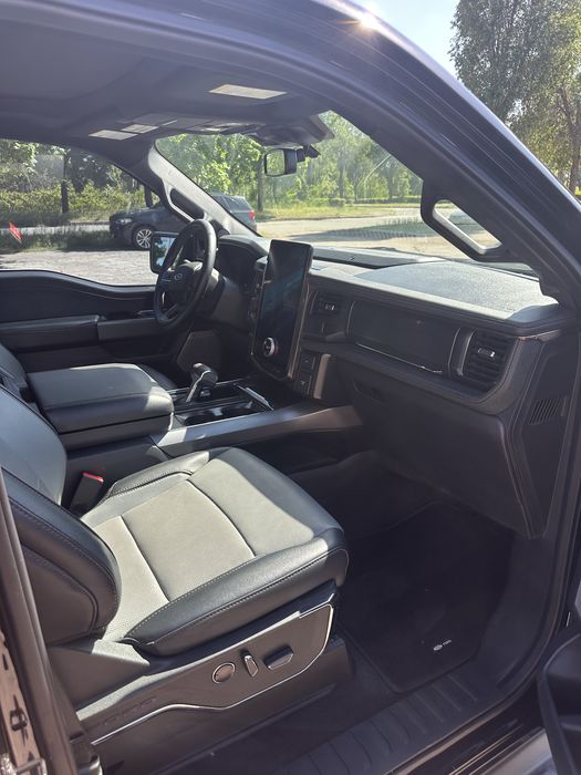 Продам Ford F-150 lighting