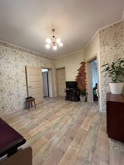 Продам будинок на Олексіївці ( Меживий Бульвар) червона лінія