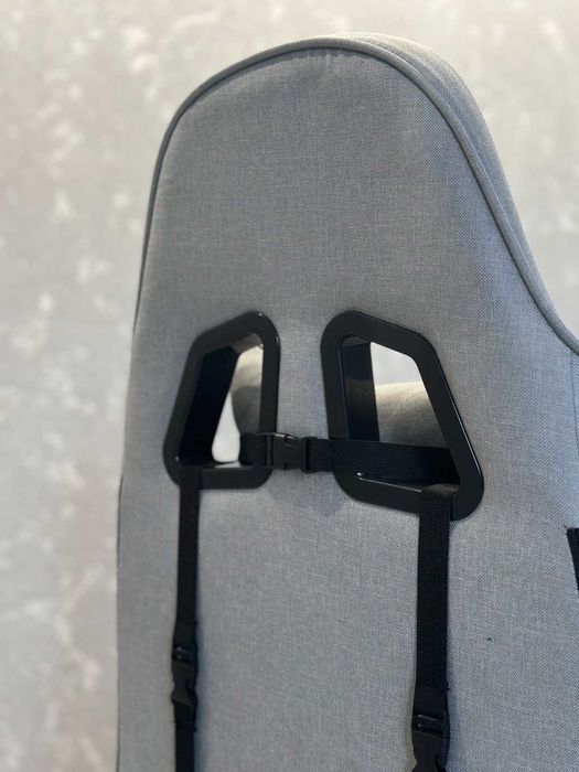 Крісло ігрове компютерне з тканини із подушками та підставкою під ноги