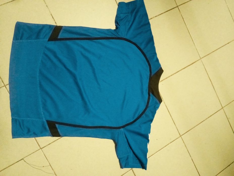 Футболка    hummel оригінал легка, спортивна.Розмір M