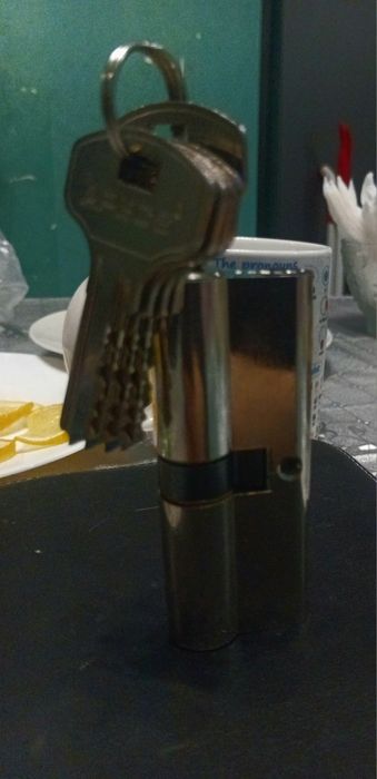 Продам сердцевину в замок Apecs оригинал 80мм.