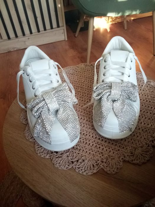 Sneakersy platforma kokardka cyrkonie 37