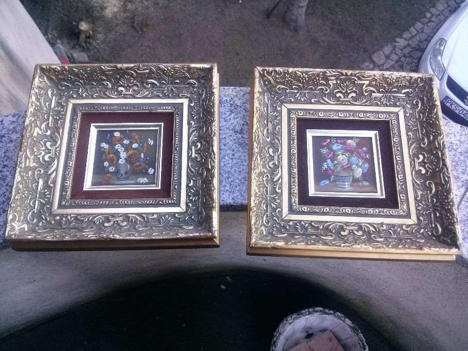 Dwa obrazki w drewnianych ramkach