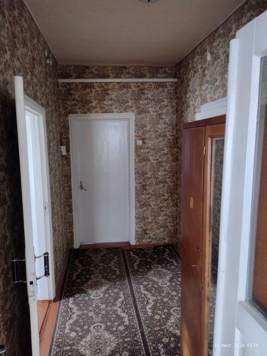 Будинок у центрі селища Варва Прилуцького району Чернігівської області