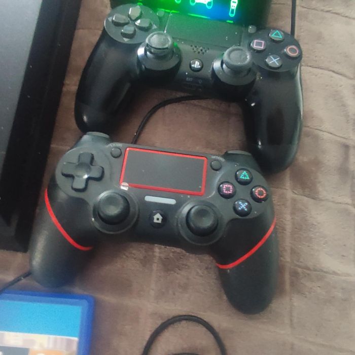 Konsola PS4 + Gry + Tv + stacja ładująca +Pady Zestaw dotowy do gry