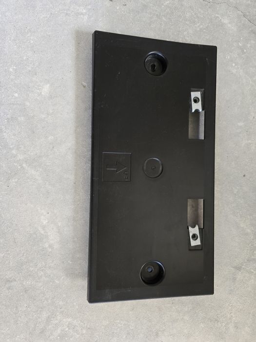 Платформа рамка для номерів переднього бамперу Nissan Rogue T33