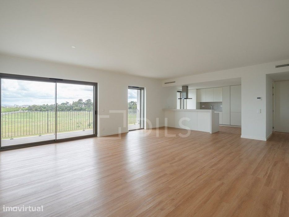 Brand-new 3-bedroom apartment with 2 parking spaces in a gated community in L...