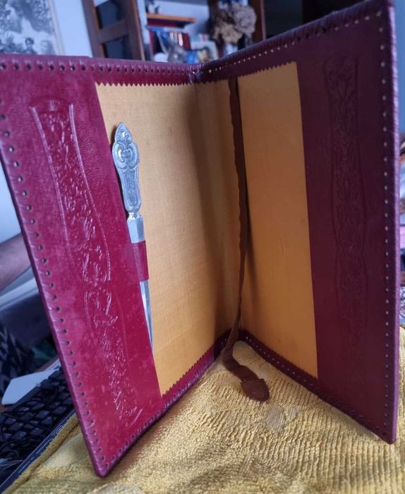 2 Capas e 2  Estojos Escolares Vintage