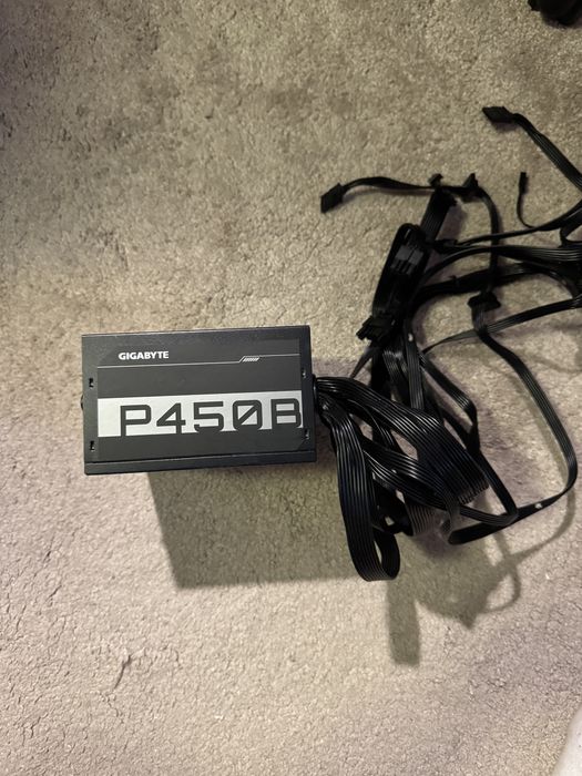 Блок живлення Gigabyte P450B
