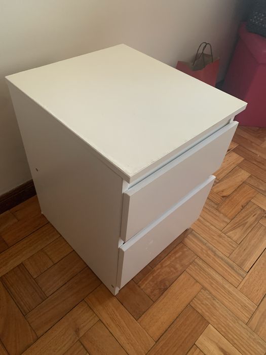 Mesinha de cabeceira Ikea