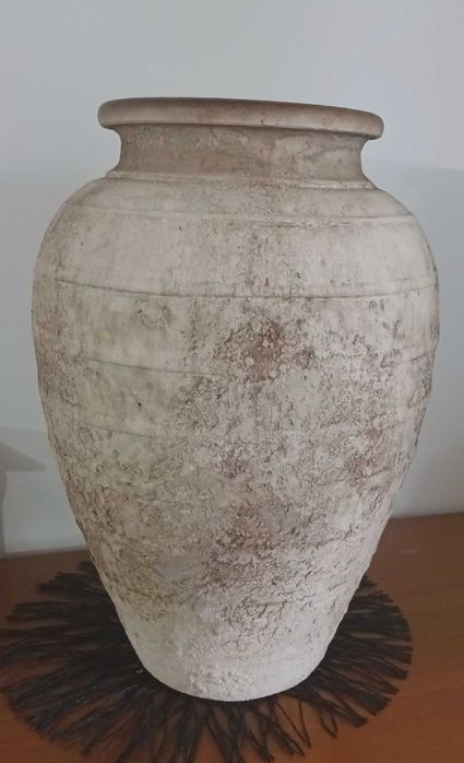 Vasos rústicos com pinturas rústicas