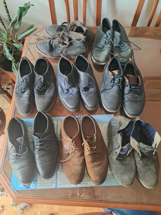 2€ Vários sapatos usados