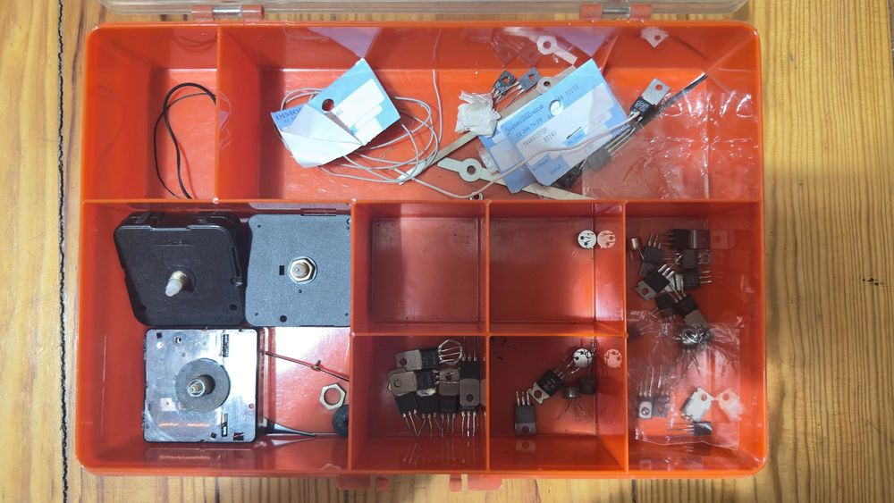 Lote de componentes eletrónicos424981323853352961