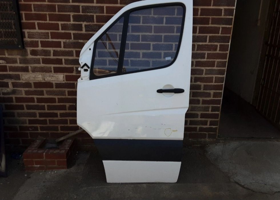 Пролам передню ліву дверку на Мерседес Спрінтер 906