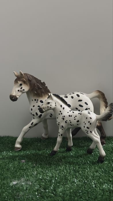 zestaw konikow schleich