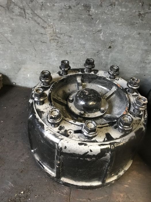 Продам передні і задні ступиці євро камаз