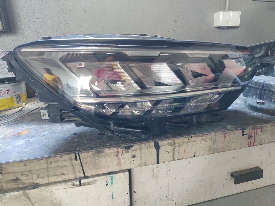 Reflektor prawy VW passat B8