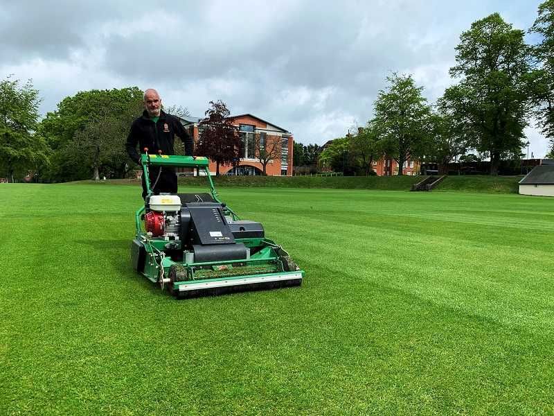 Роторна косарка для футбольного поля (з укаточним роликом) PRO34R