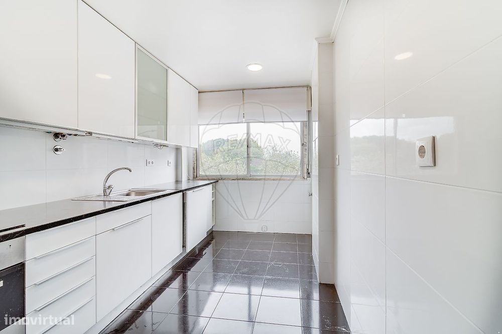 Apartamento T2 para venda — Mina De Água, Lisboa