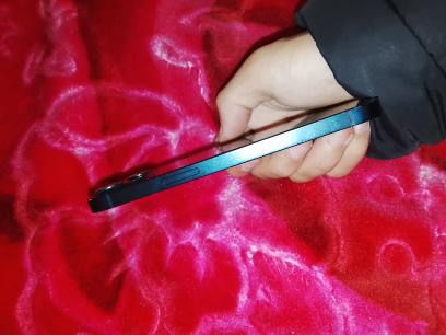 Iphone 13.                .