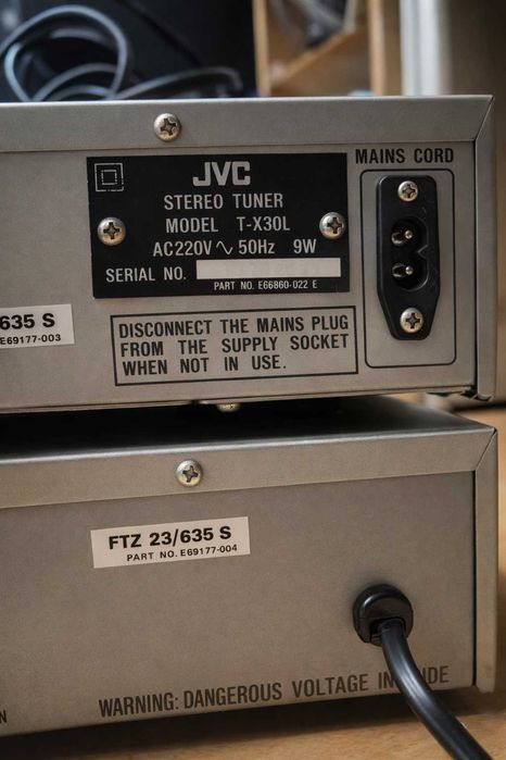 Conjunto Vintage JVC – Sintonizador e Amplificador (Oferta)