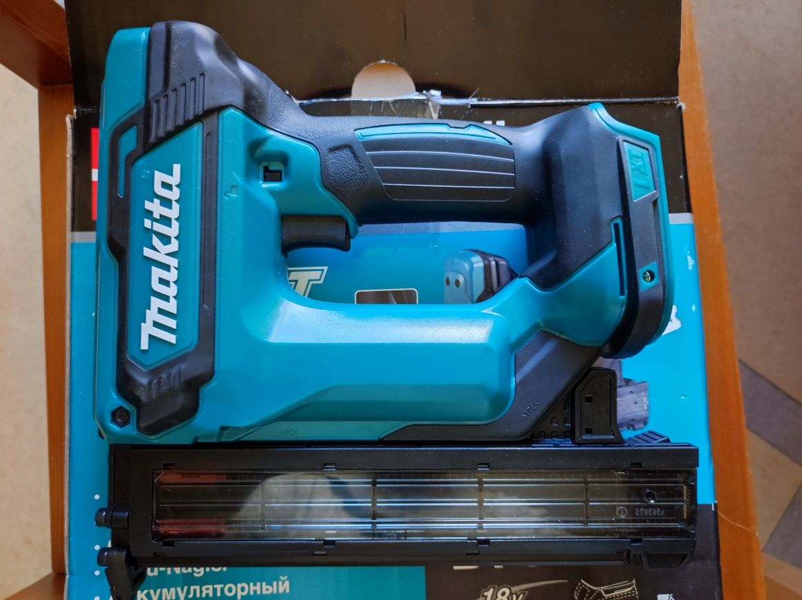 Аккумуляторный гвоздезабиватель Makita DFN350Z: 12 500 грн ...