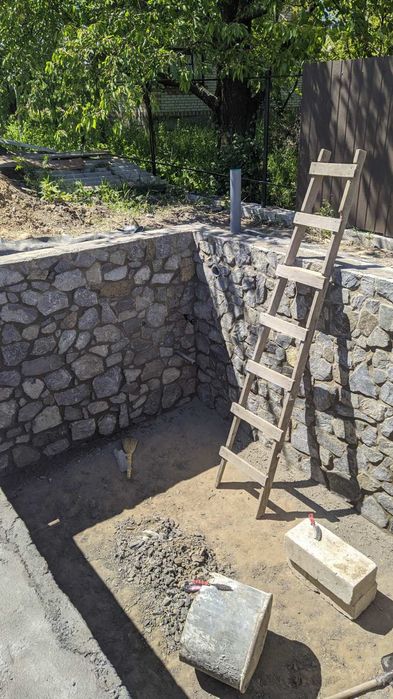 Кладка буту та цегли,фундамент і забори.