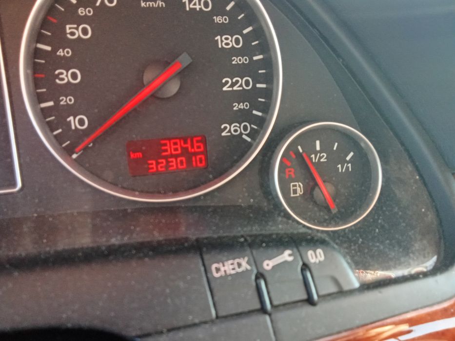 Audi a 4 b 6  ,gaz trzy letni.