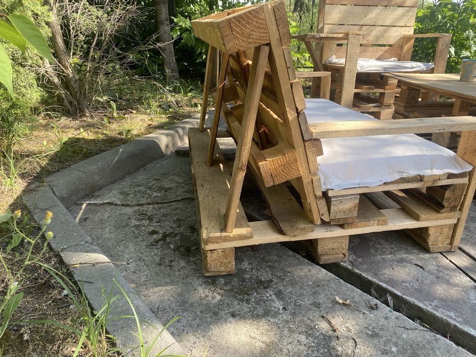 Саморобна лавочка з підонів