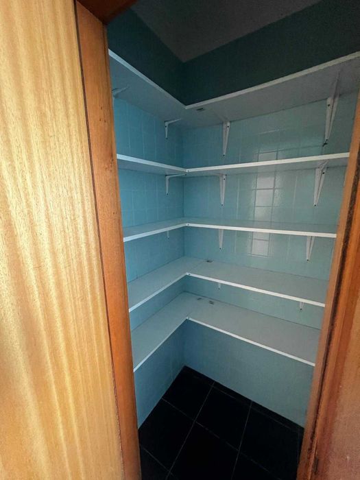 Arrenda-se T2 c/lugar de garagem e arrumos