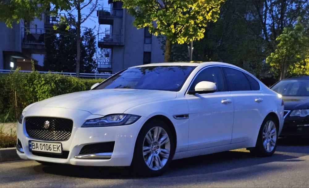 Продам автомобіль Ягуар XF