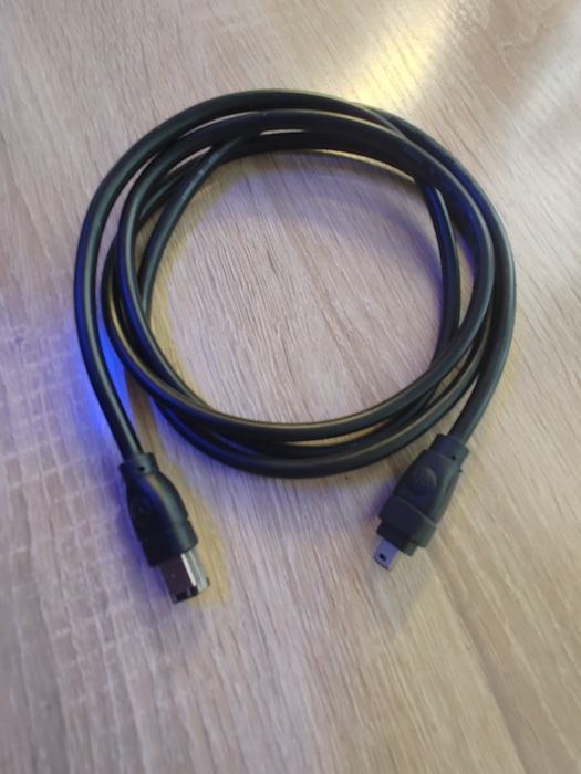Кабель FireWire (IEEE 1394).
