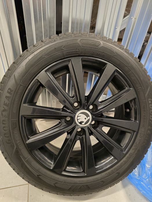 Opony zimowe Goodyear Ultragrip Performance 195 55 R15 85H plus alufelgi