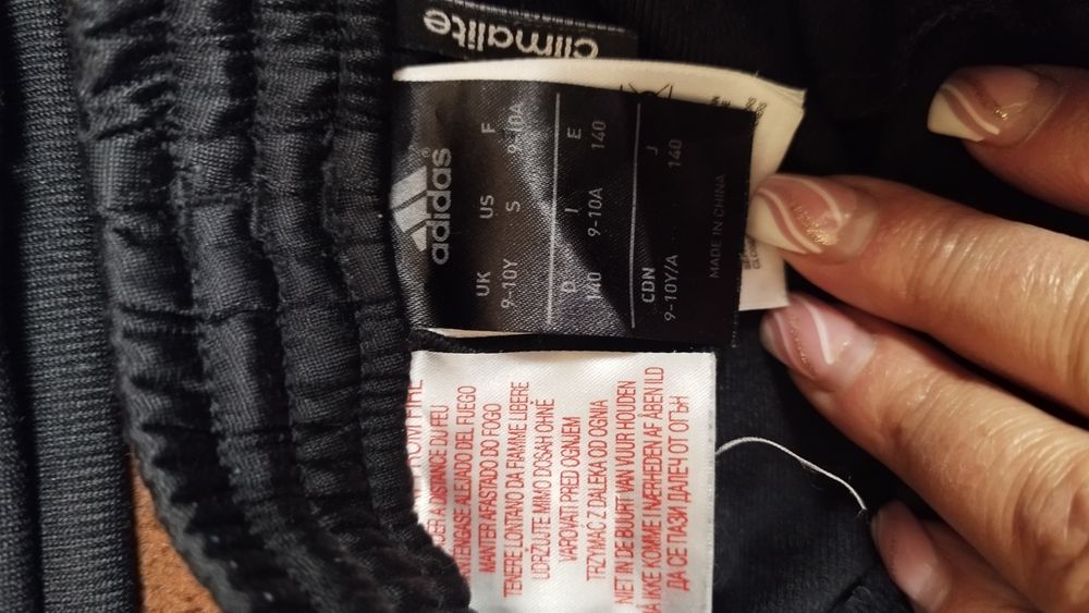 Продам спортивный костюм р. 140-160