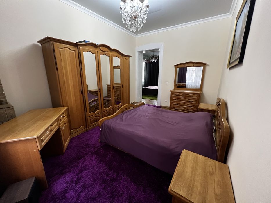 Здається на довготривалий термін квартира в центрі міста.