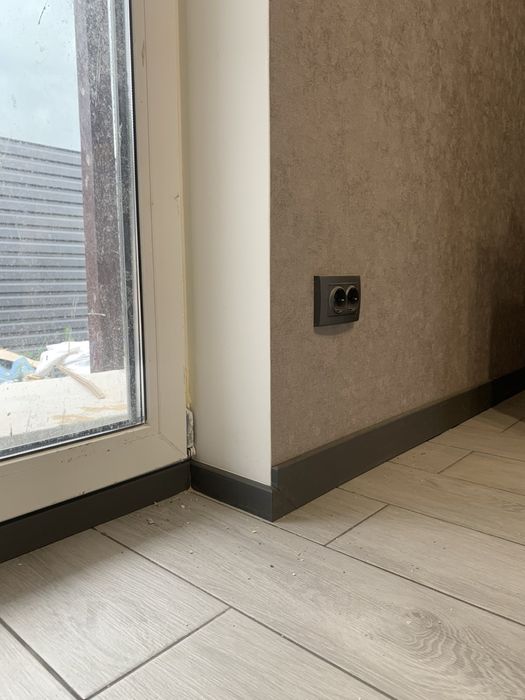 Плінтус мдф, алюмінієвий, пластик