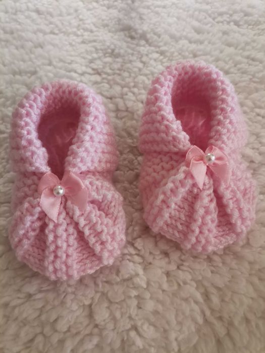 Conjunto gorro e sapatinhos bebé, tricô, feito à mão, novo