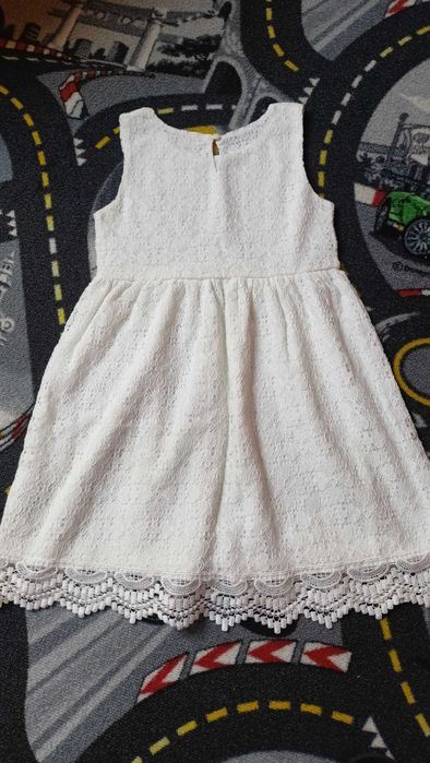 Sukienka h&m 122/128 śmietankowa idealna na uroczystość komunię
