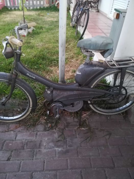 Mobilete a pedais toda original em bom estado de funcionamento muito antiga